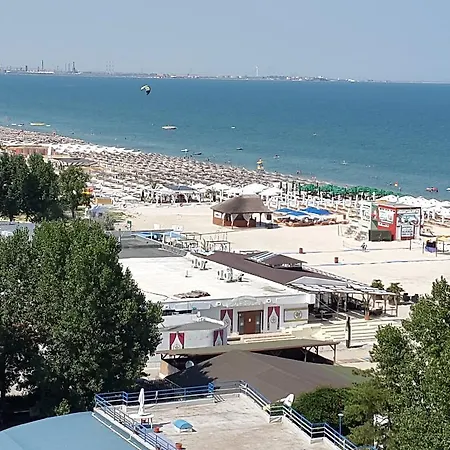 Tia * Mamaia